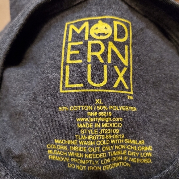 Modern Lux Women's Halloween/Wine Influenced T-shirt 🍷 - Picture 9 of 9